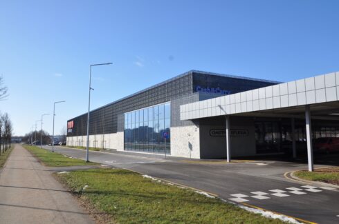 Tirdzniecības centrs Juglas ielā 103, Rīgā